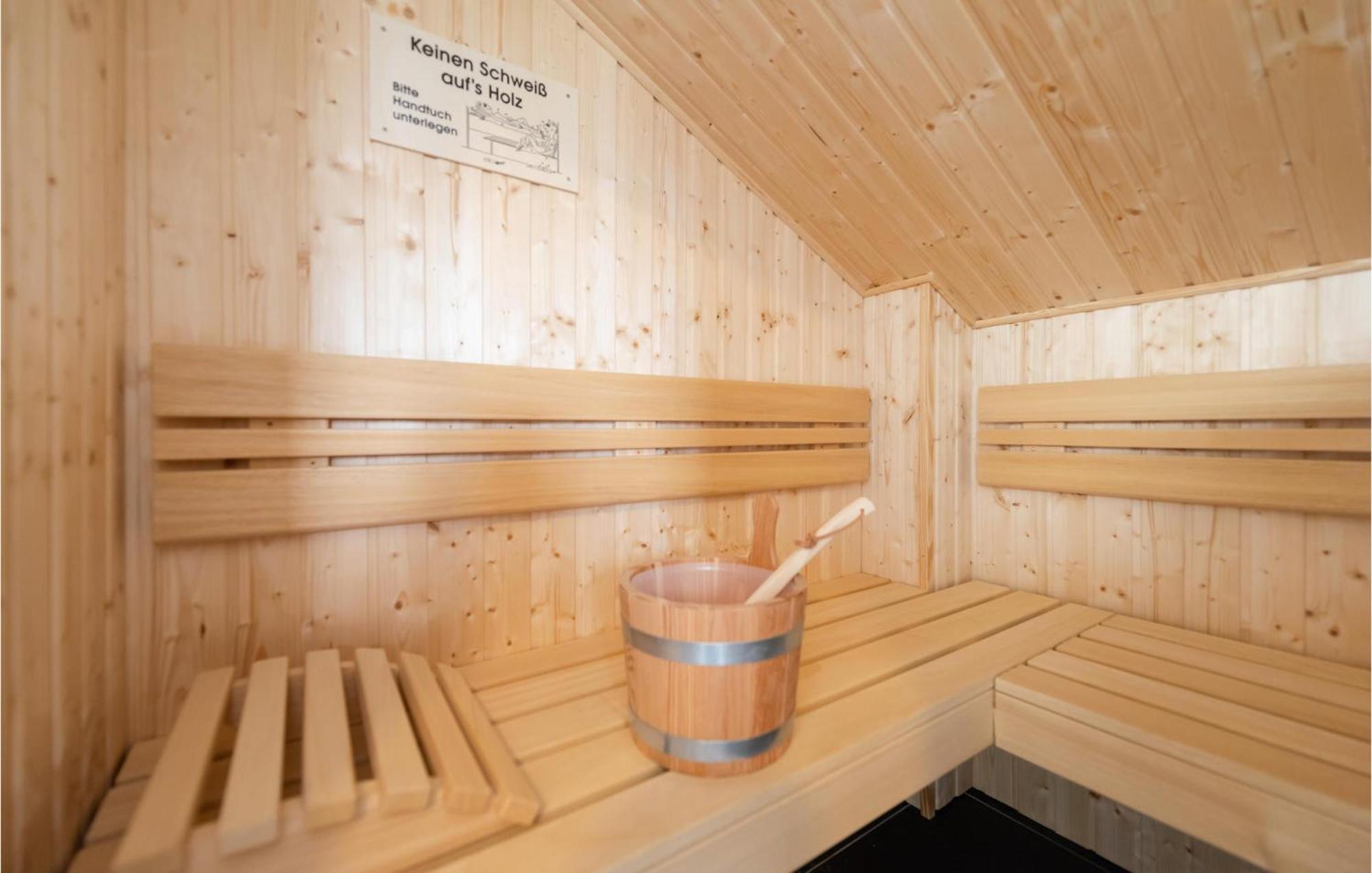 Amazing Apartment In Rechlin With Kitchen エクステリア 写真