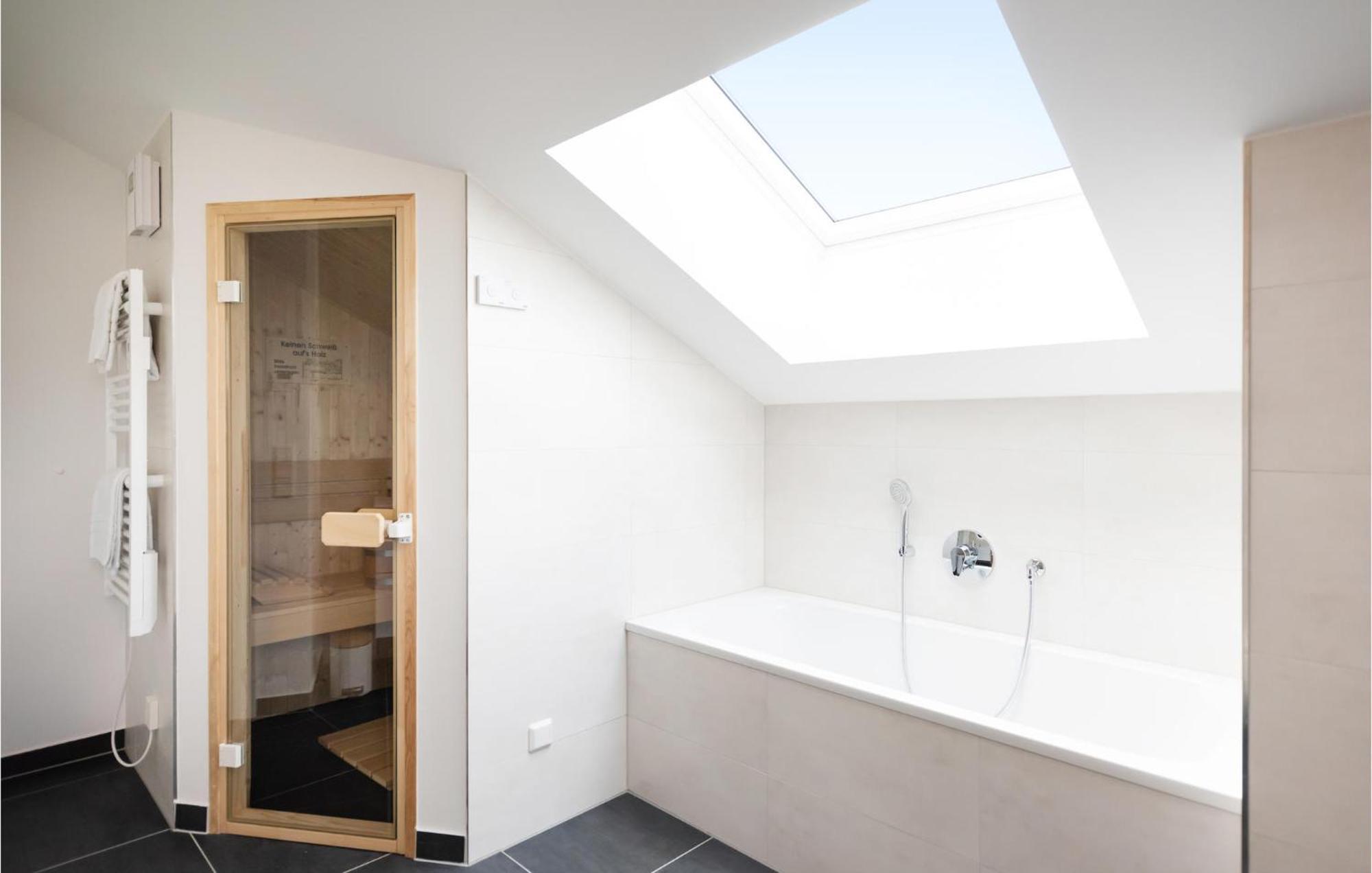 Amazing Apartment In Rechlin With Kitchen エクステリア 写真